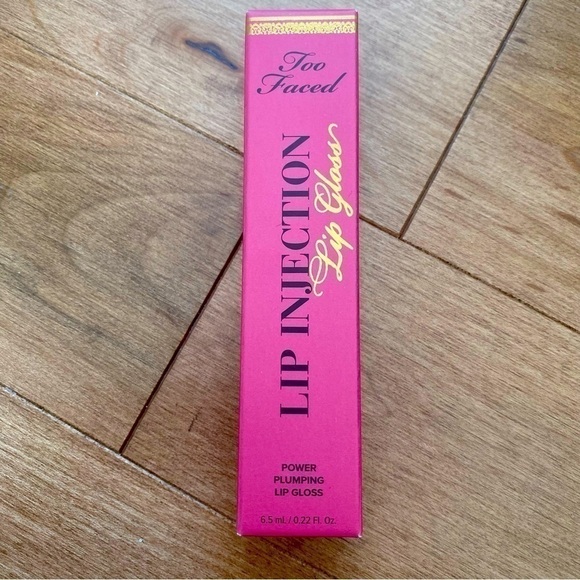 Too Faced Lip Injection Power Plumping Hydrating Lip Gloss in Just a Girl 💕 - Picture 6 of 10